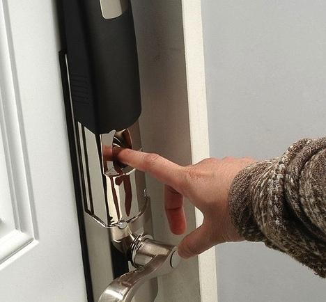 Biometrinė durų spyna - patikima jūsų namų apsauga
