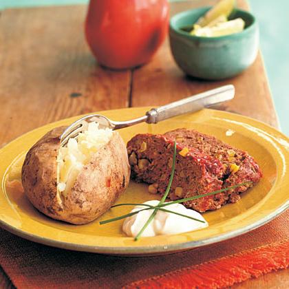 Valgyk skonį: kepkite bulves su mėsa orkaitėje