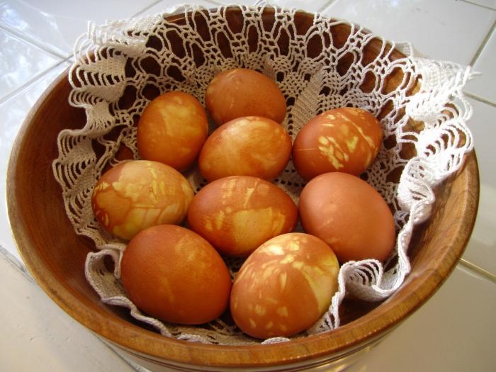 kaip dažyti kiaušinius su svogūnų lukštais