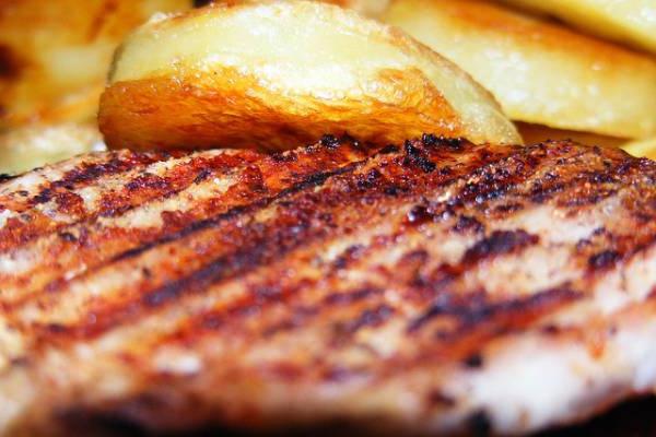 Bulvės su mėsa, kepta orkaitėje: skanus ir originalus