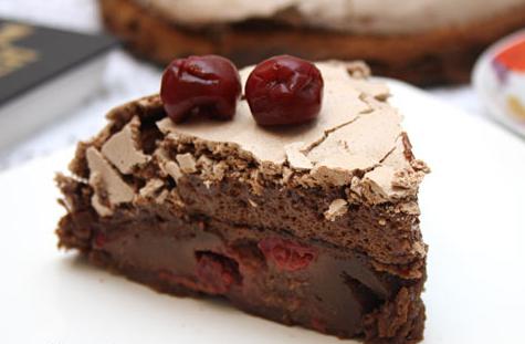 Šokoladinis pyragas su vyšnios: keli desertų receptai