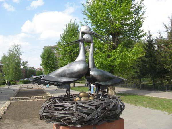 Labiausiai neįprasti Omsko paminklai: "Laimėjimo gimimas", "Lyubochka", paminklas santechnikas ir daugelis kitų